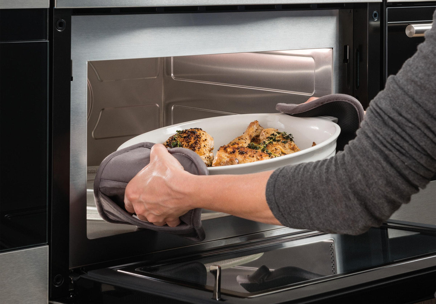 Wolf MDD3050PMSP 30" M Series Professional Drop-Down Door Microwave Oven