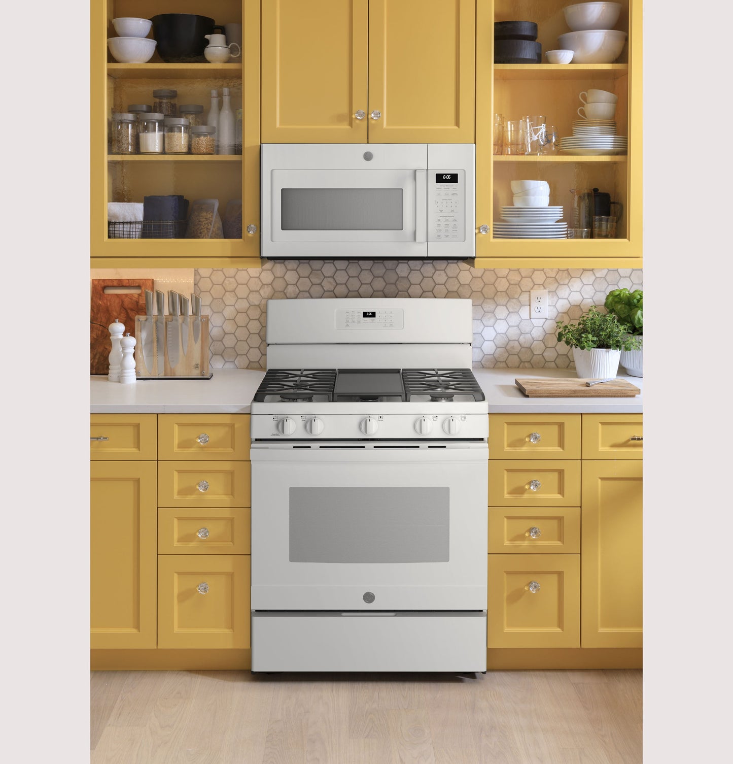 Ge Appliances JGB660DPWW Ge® 30" Free-Standing Gas Range
