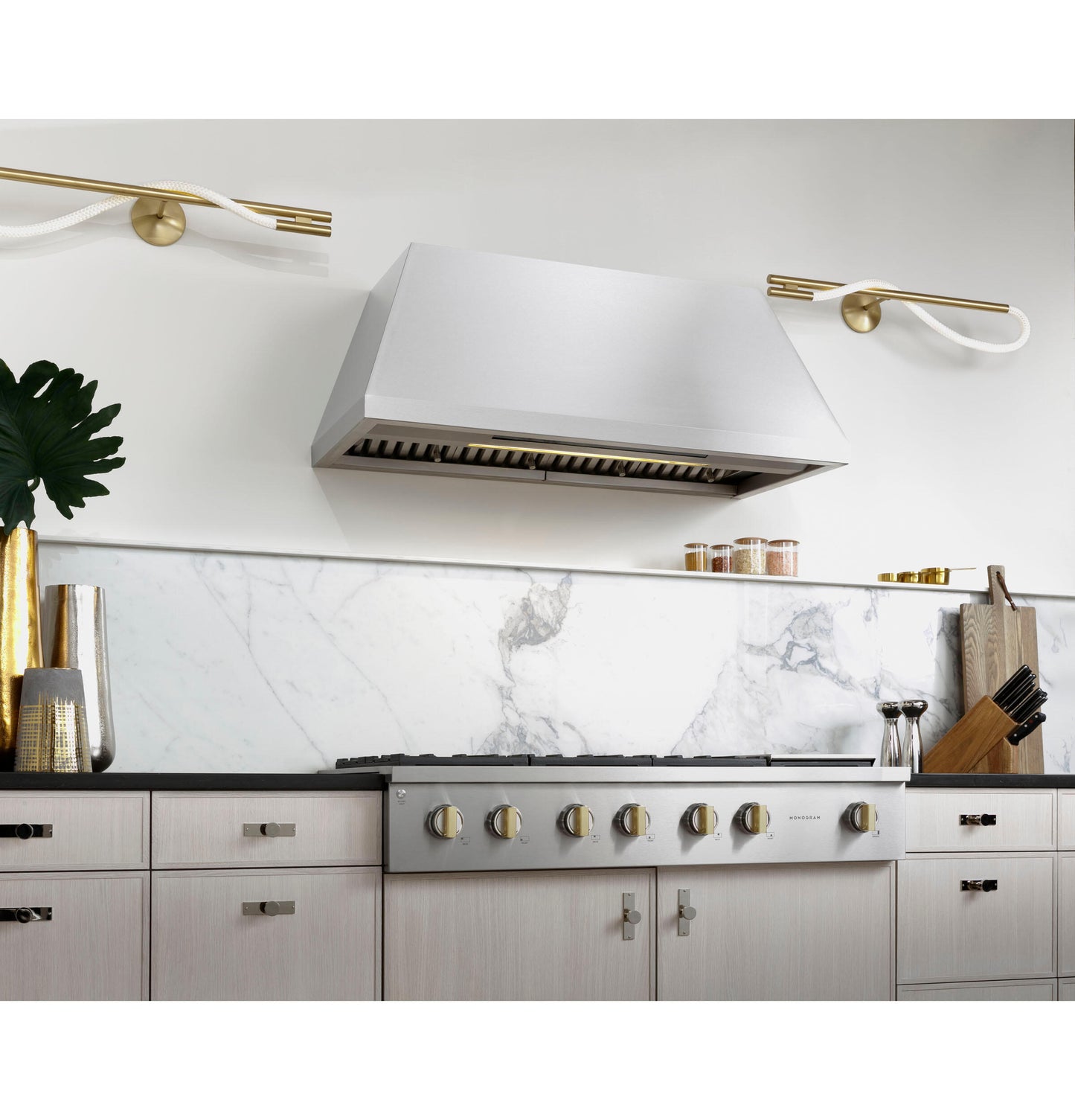 Monogram ZGU486NDTSS Monogram 48" Professional Gas Rangetop With 6 Burners And Griddle (Natural Gas)