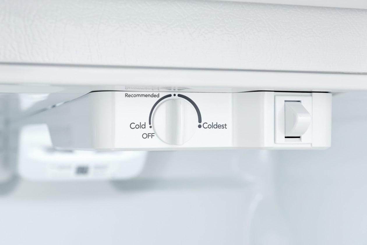 Frigidaire FFHT2022AW Frigidaire 20.0 Cu. Ft. Top Freezer Refrigerator