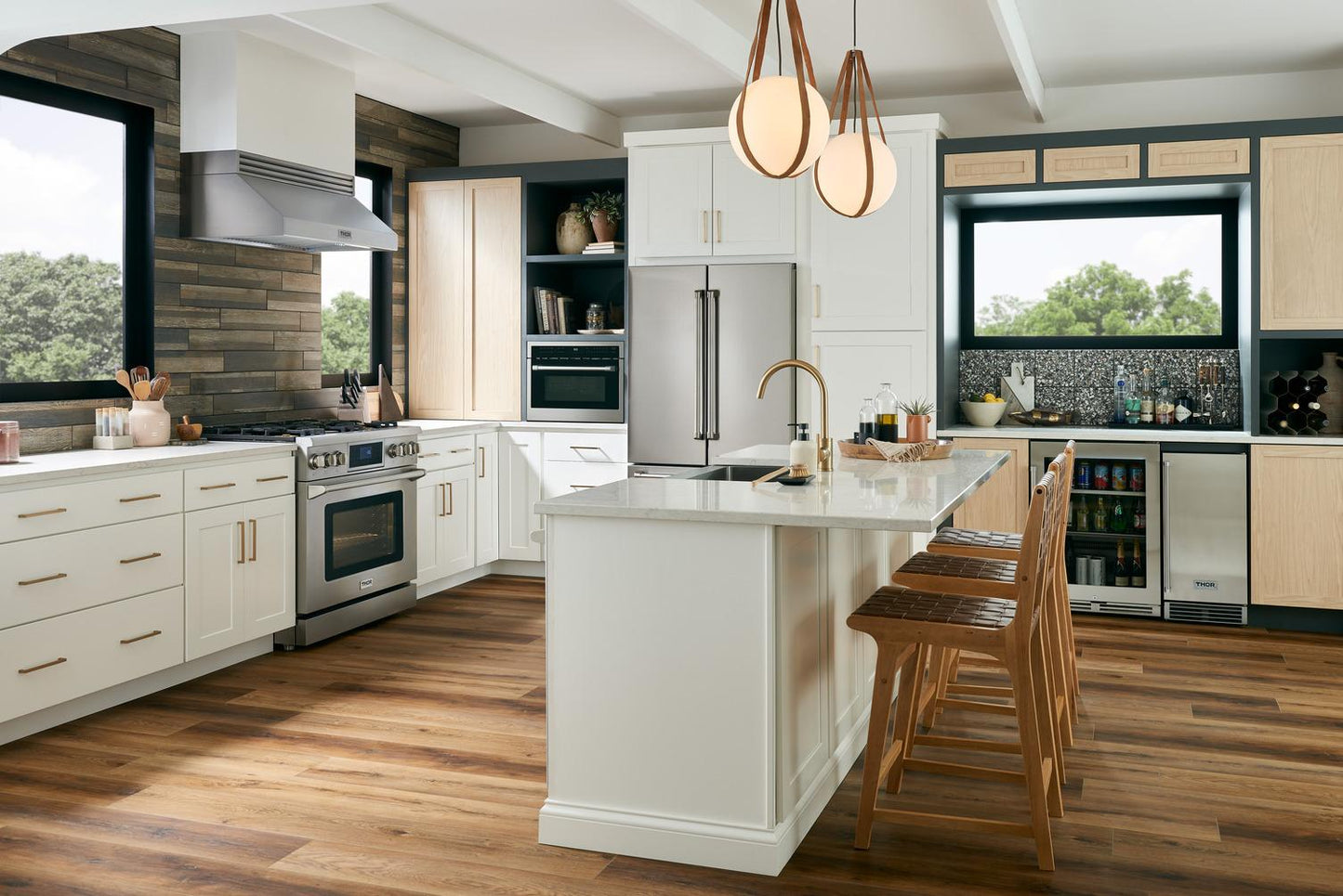 Thor Kitchen TBR24U 24 Inch Professional Undercounter Beverage Cooler - Tbr24U