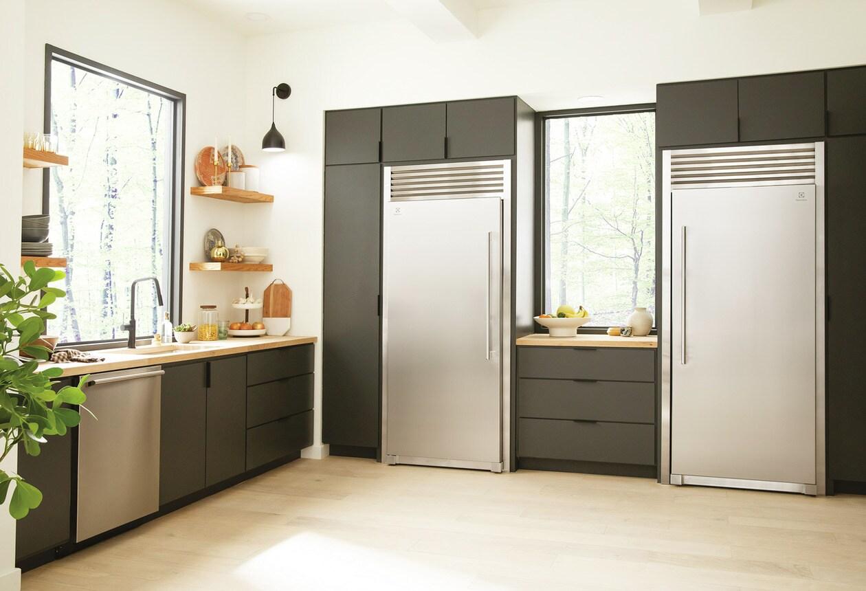 Electrolux TRMKTSS1LV84 Electrolux 84 Louvered Single Trim Kit