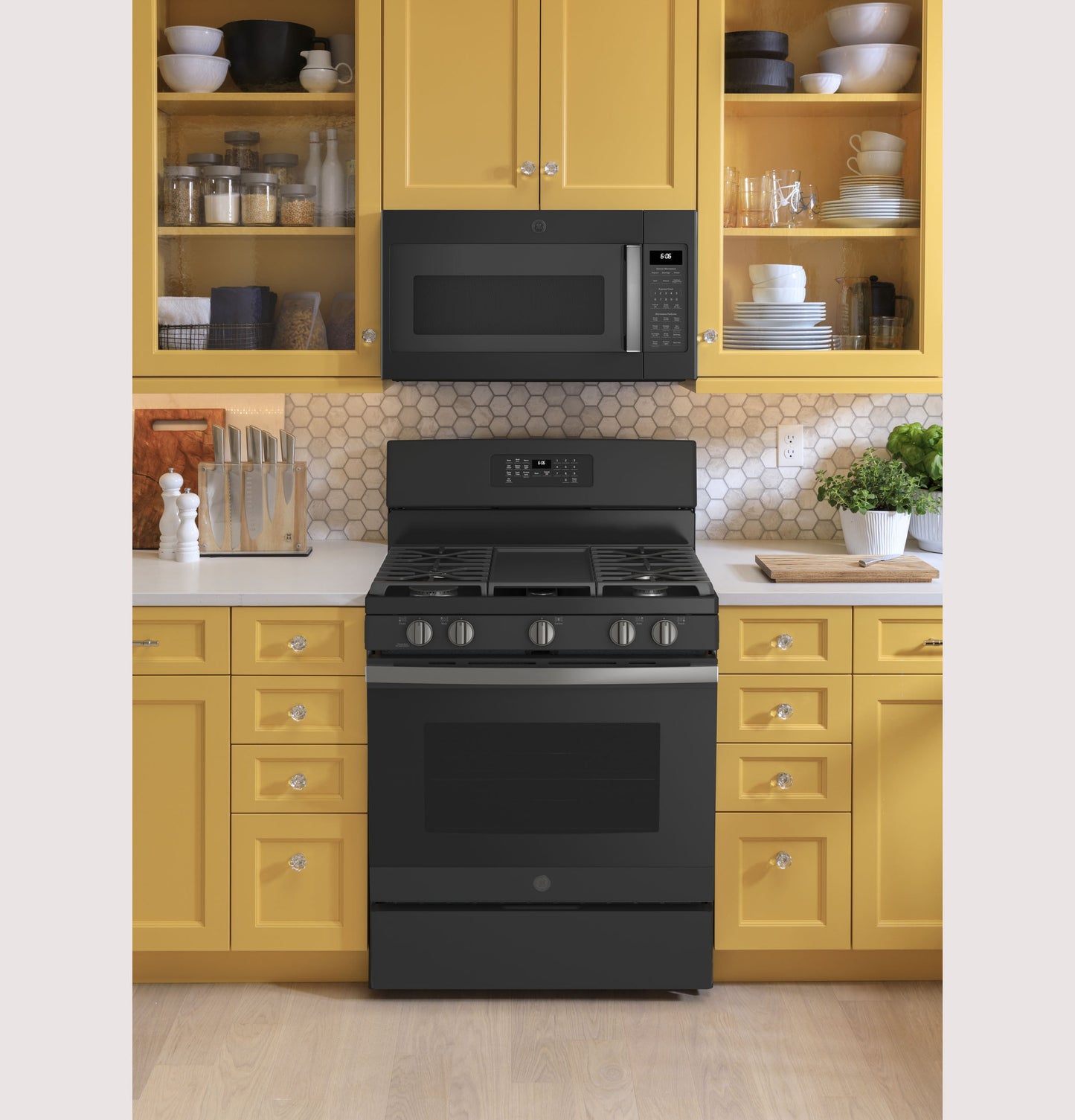 Ge Appliances JGB660FPDS Ge® 30" Free-Standing Gas Range