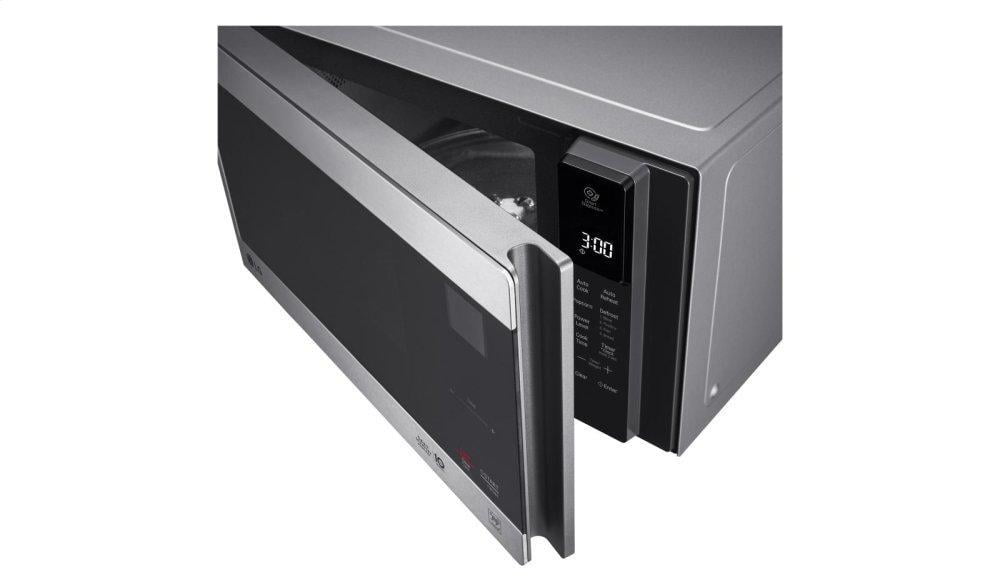 Lg LMC0975ST 0.9 Cu. Ft. Neochef™ Countertop Microwave With Smart Inverter And Easyclean®