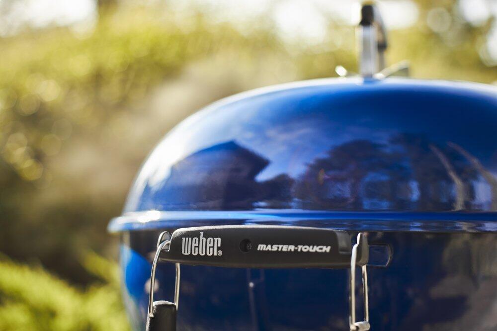 Weber 14516001 Master-Touch Charcoal Grill 22" - Deep Ocean Blue