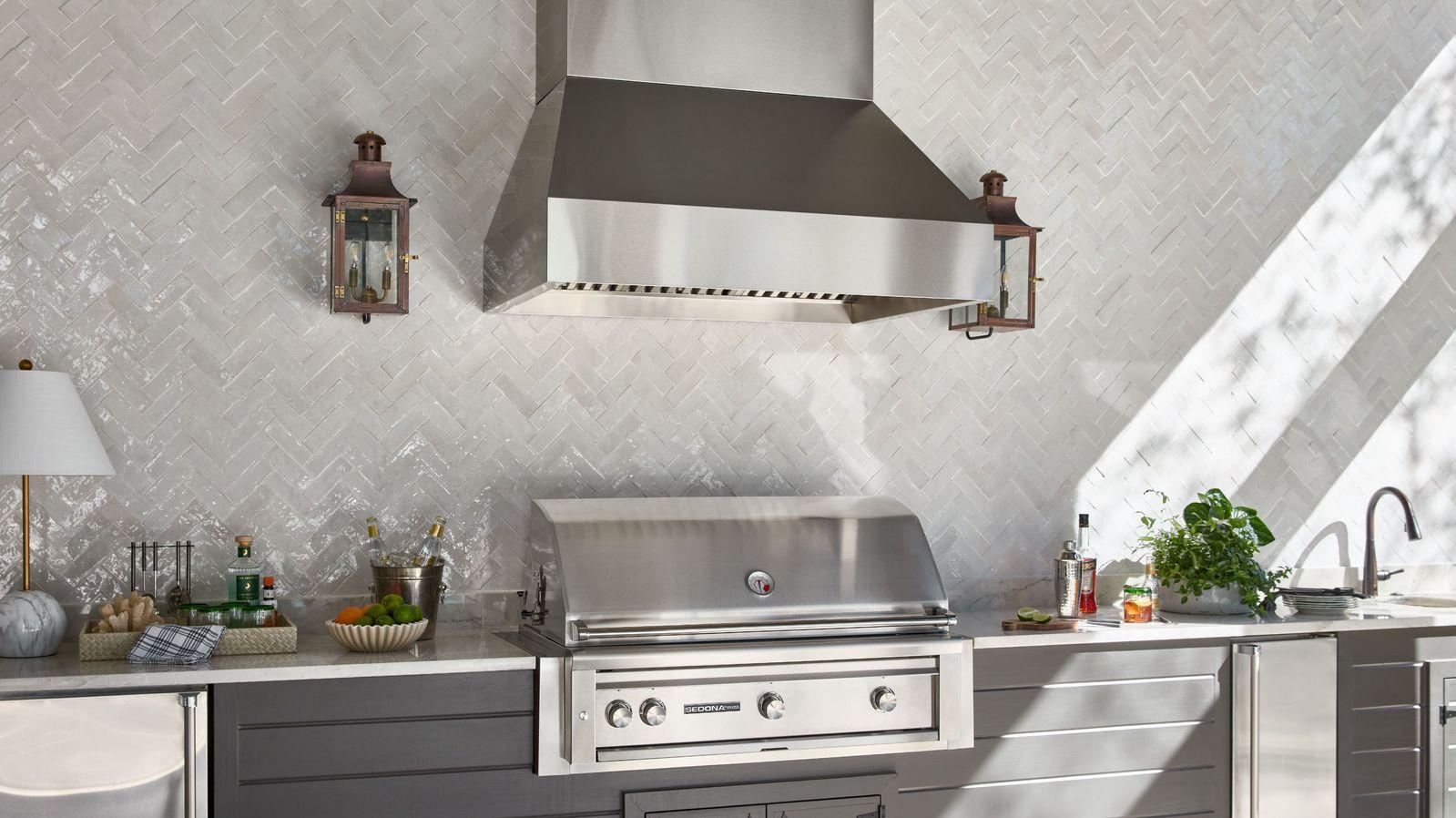 Lynx L701PSRLP 42" Sedona Built-In Grill With Rotisserie, 1 Prosear Infrared Burner And 2 Stainless Steel Burners (L701Psr)