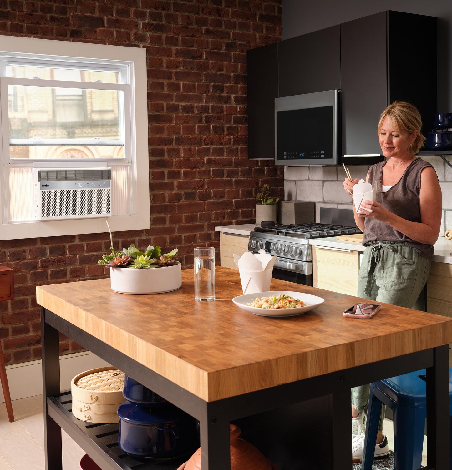 Haier QHNG10AA Haier 10,000 Btu Smart Electronic Window Air Conditioner For Medium Rooms Up To 450 Sq. Ft.