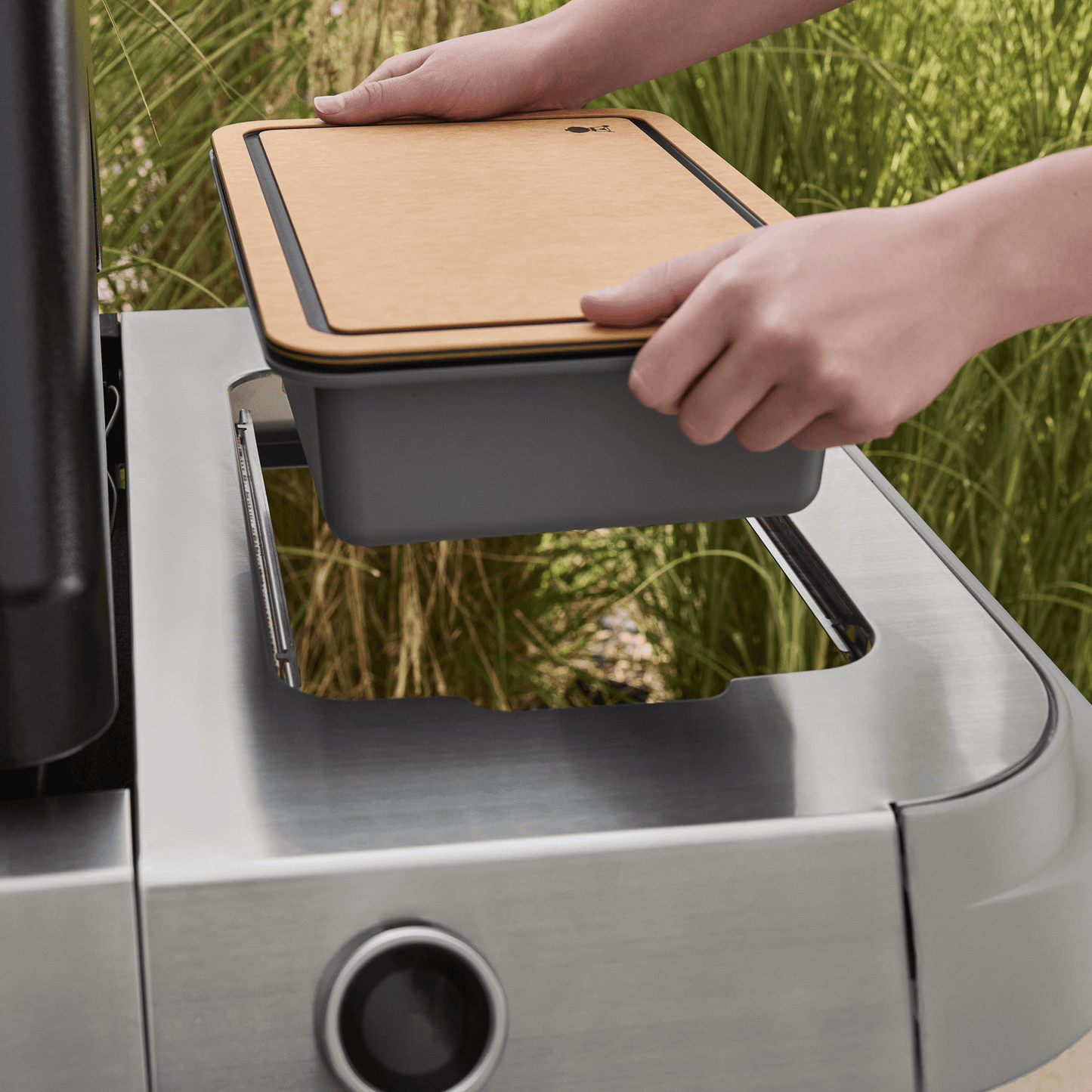 Weber 3400131 Weber Works™ Basin With Cutting Board Lid