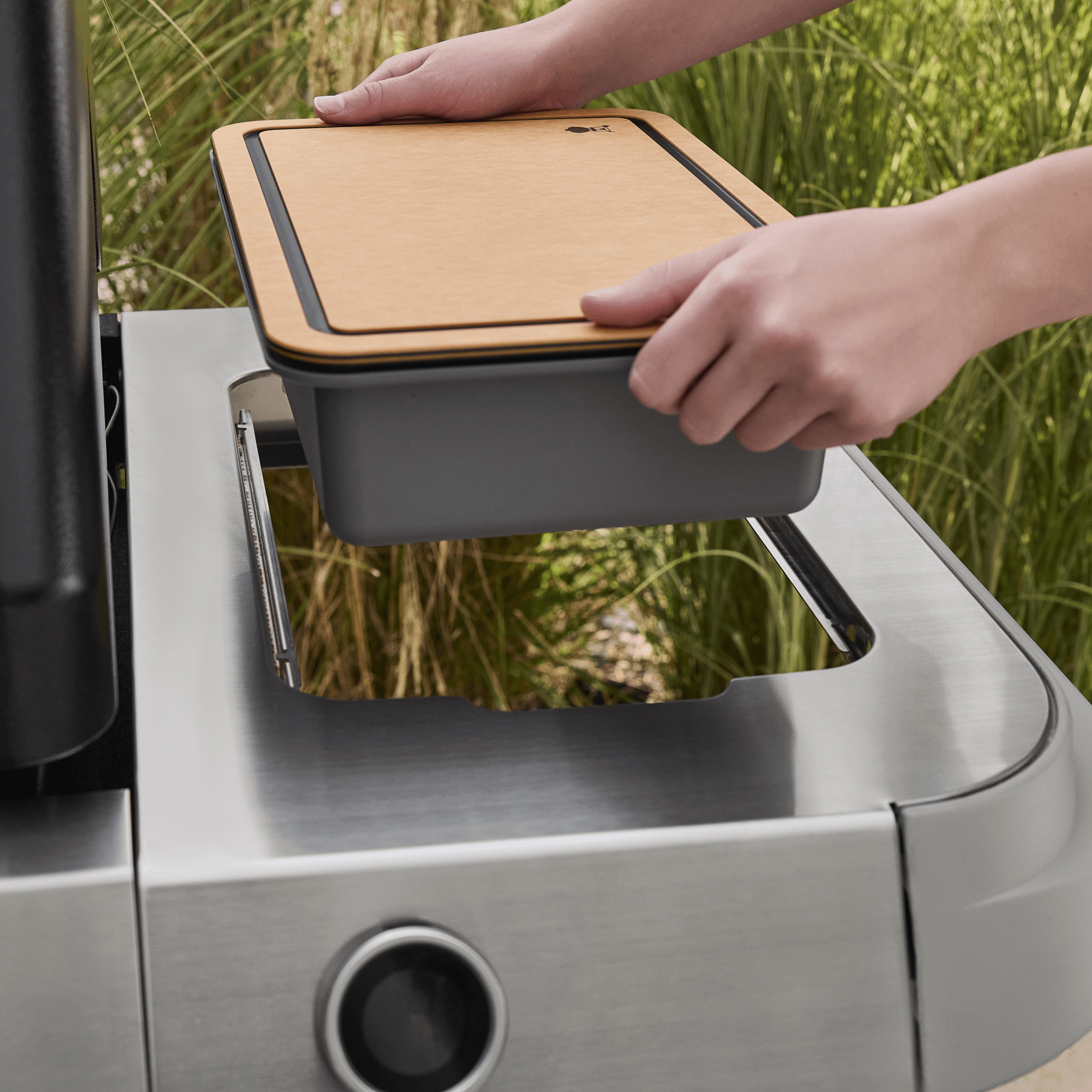 Weber 3400131 Weber Works™ Basin With Cutting Board Lid