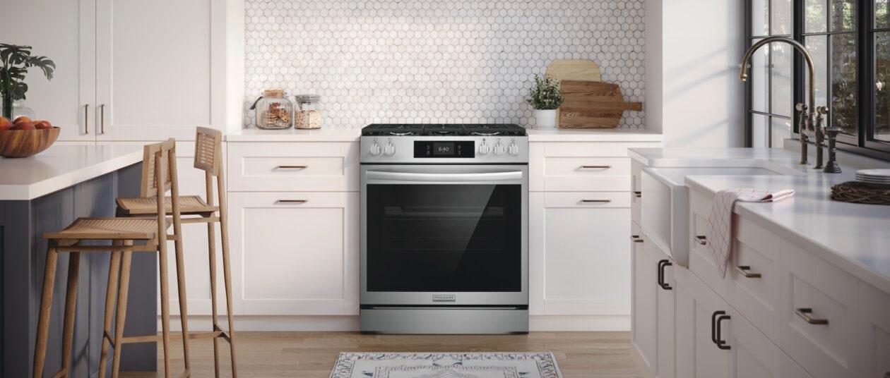 Frigidaire GCFG3059BF 30" Front Control Gas Range - Thumbnail 5