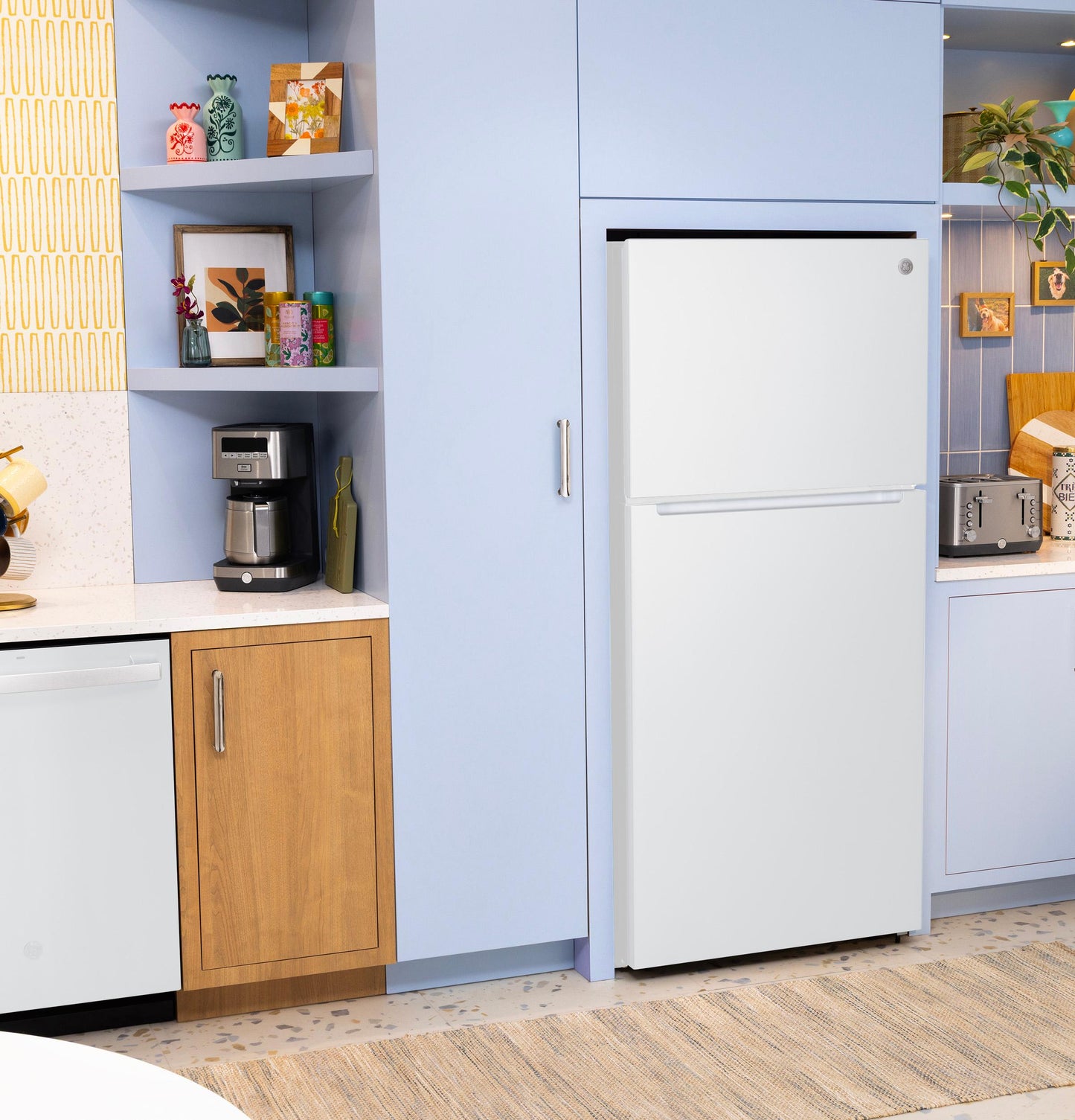 Ge Appliances GPS19KGZWW Ge 19 Cu. Ft. Garage Ready Top-Freezer Refrigerator