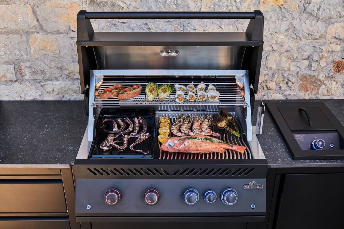 Napoleon Bbq ODK301BIG32RBNMK1 Oasis 301 Outdoor Kitchen, Built-In 700 Series 32 With Soft Close Doors , Natural Gas, Matte/Matt Black