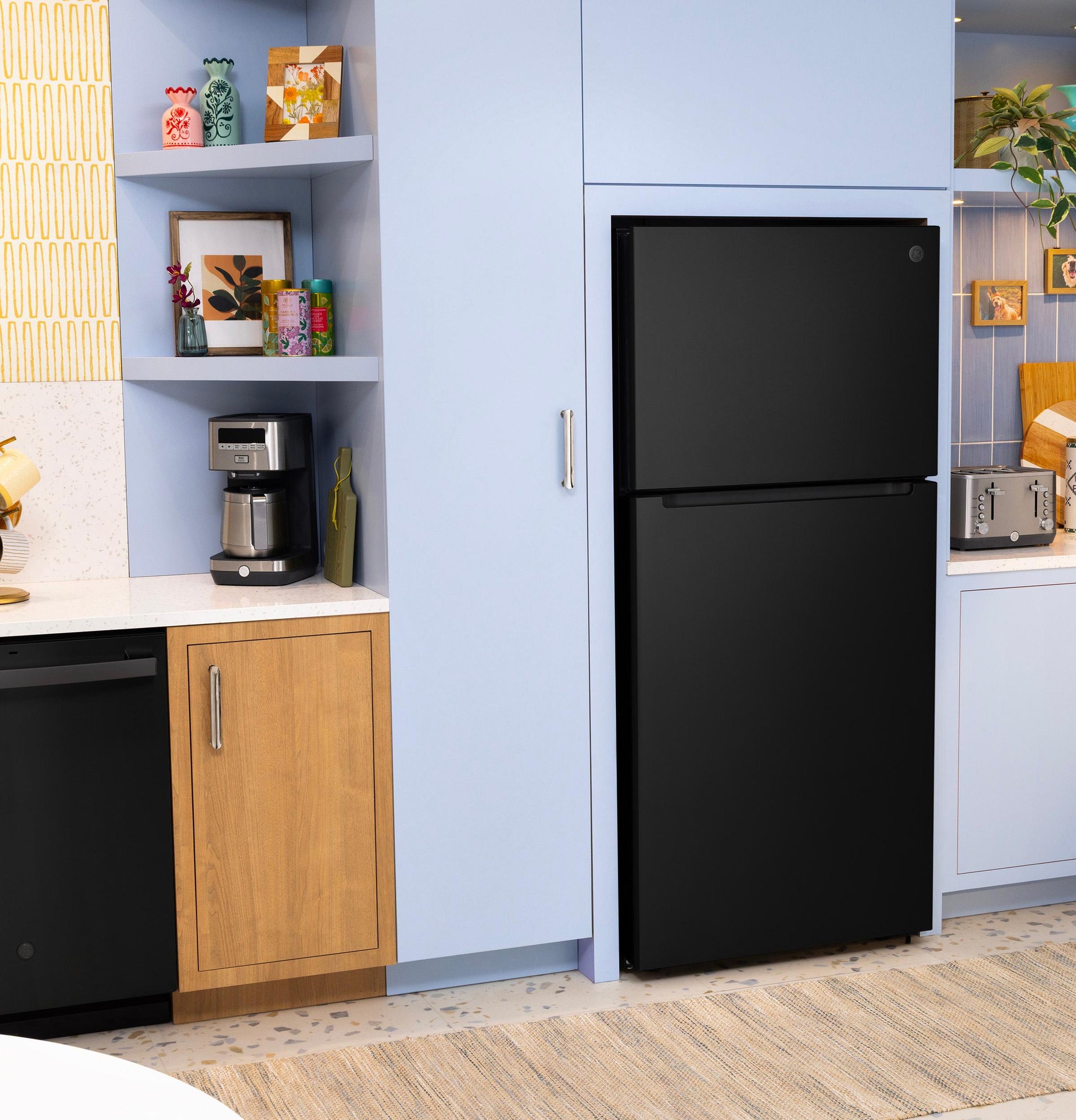 Ge Appliances GPS19KGZBB Ge 19 Cu. Ft. Garage Ready Top-Freezer Refrigerator