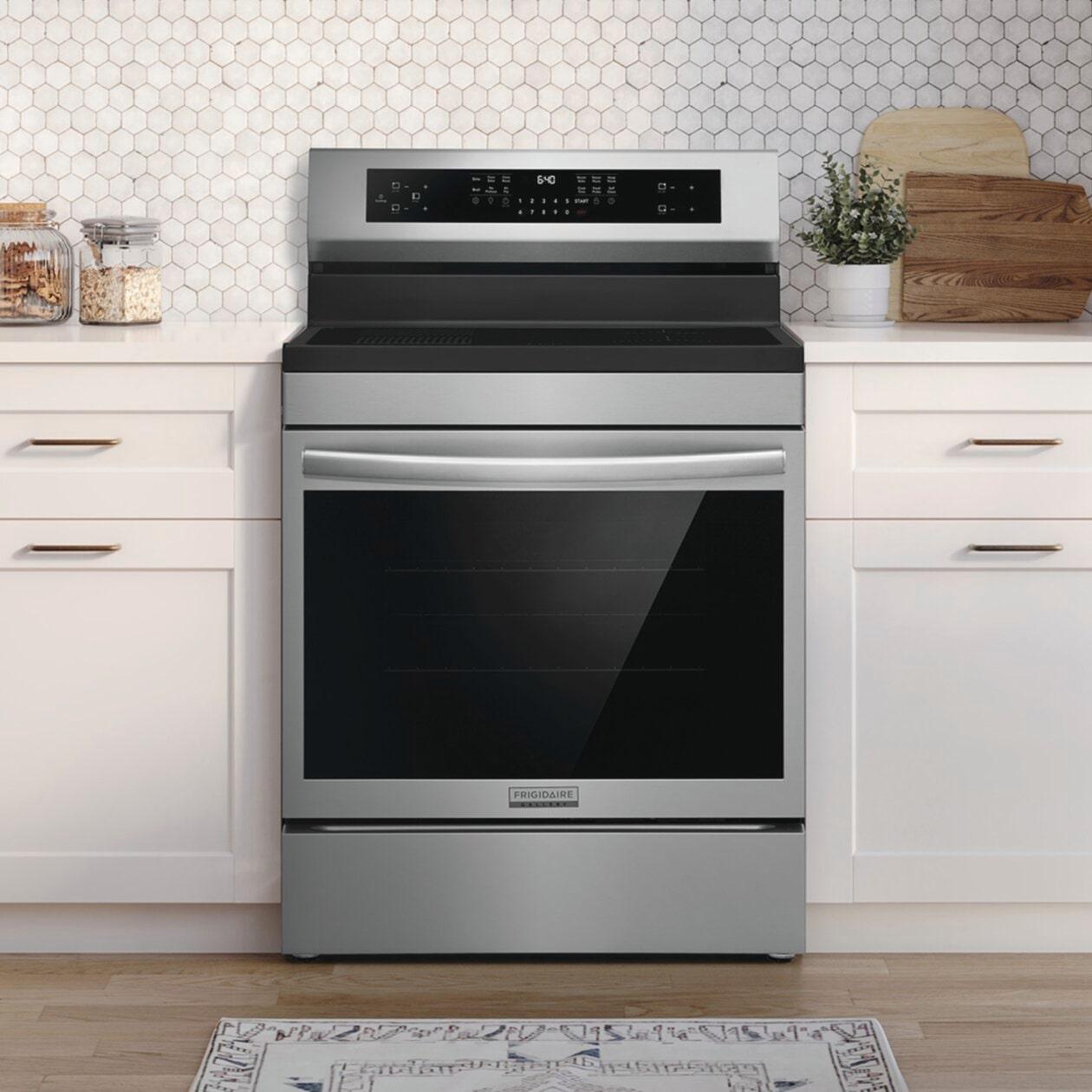 Frigidaire GCRI3060BF 30" Freestanding Induction Range - Thumbnail 3