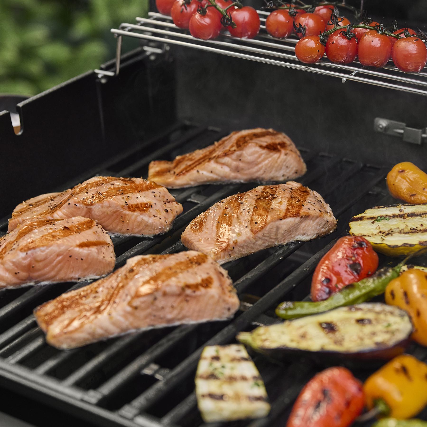 Weber 1502068 Spirit® E-425C Gas Grill (Natural Gas) - Black