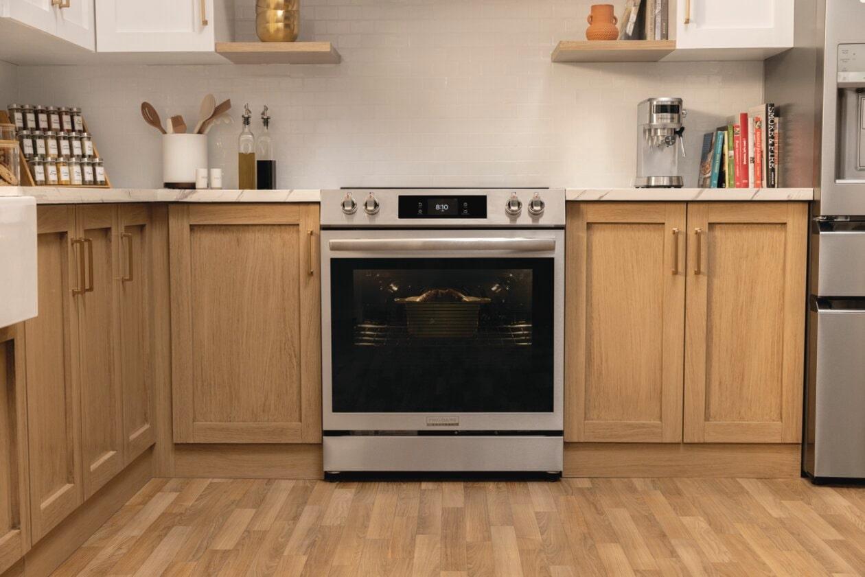 Frigidaire GCFE3070BF 30" Electric Range With Stone-Baked Pizza