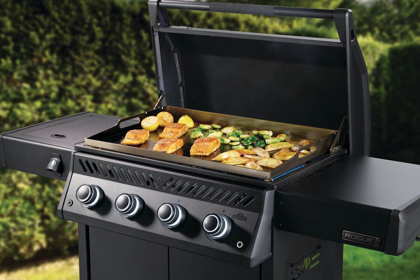 Napoleon Bbq RP30FTPKPHM Rogue Pro Phantom 30 Inch Griddle Rust-Resistant Stainless Steel Cooktop , Propane, Matte/Matt Black