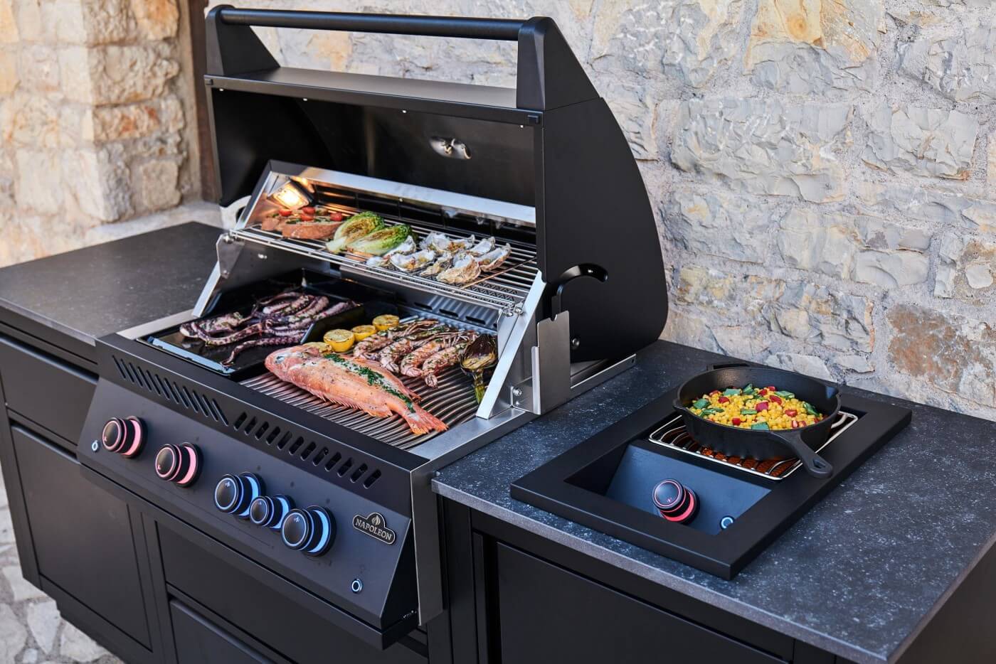 Napoleon Bbq ODK301BIG32RBNMK1 Oasis 301 Outdoor Kitchen, Built-In 700 Series 32 With Soft Close Doors , Natural Gas, Matte/Matt Black