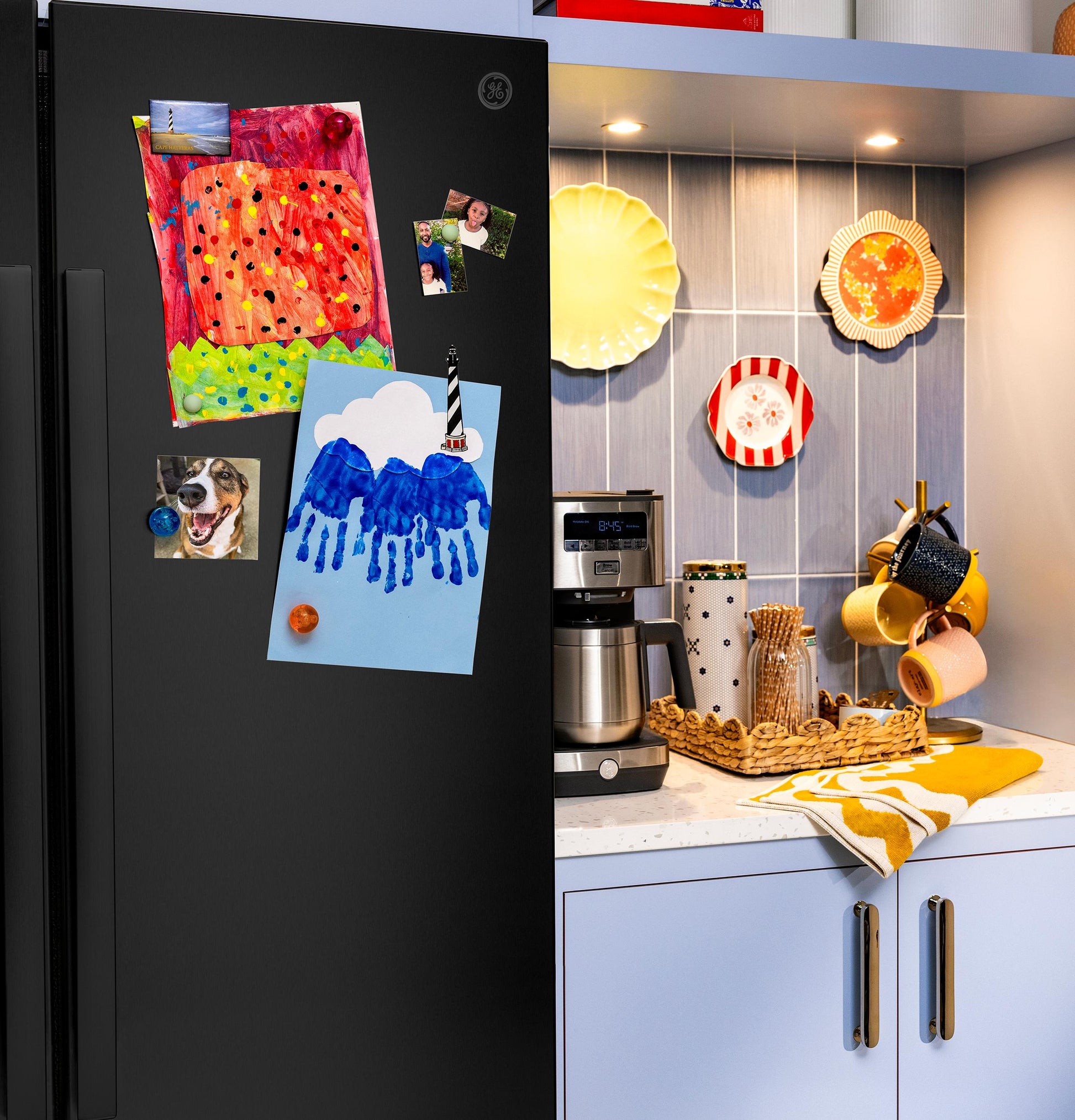 Ge Appliances GSE28NGYBB Ge® Energy Star® 27.9 Cu. Ft. Side-By-Side Refrigerator With Extra Tall Dispenser And In-Door Icemaker