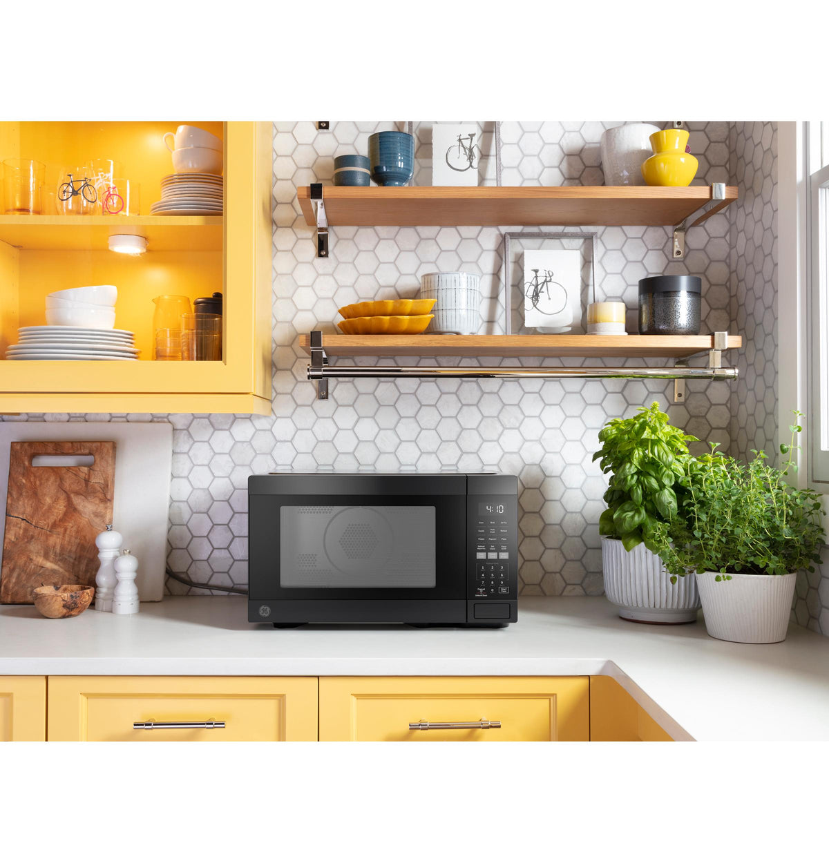 Ge Appliances GCST10A1WBB Ge® 1.0 Cu. Ft. Capacity Countertop Convection Microwave Oven With Air Fry