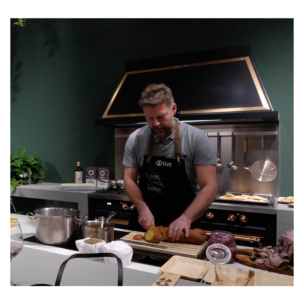 Ilve UN60FSNMPBKGLP Ilve Un60Fsnmpbkglp Nostalgie Ii Noblesse 60" Dual Fuel Range (7 Sealed Burners + Griddle + French Top, Liquid Propane, Triple Glass Door, Glossy Black, Brass)