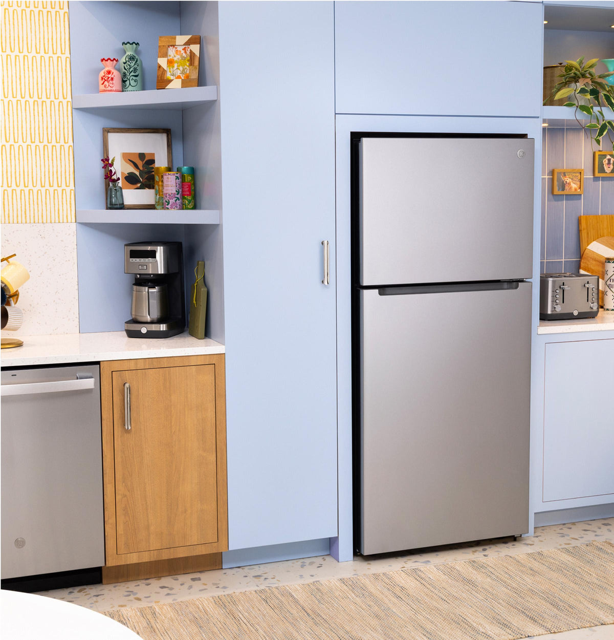 Ge Appliances GPS21KYZFS Ge® 21 Cu. Ft. Garage Ready Top-Freezer Refrigerator