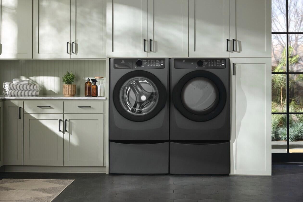 Electrolux ELFG7437AT Front Load Perfect Steam™ Gas Dryer With Instant Refresh - 8.0 Cu. Ft.