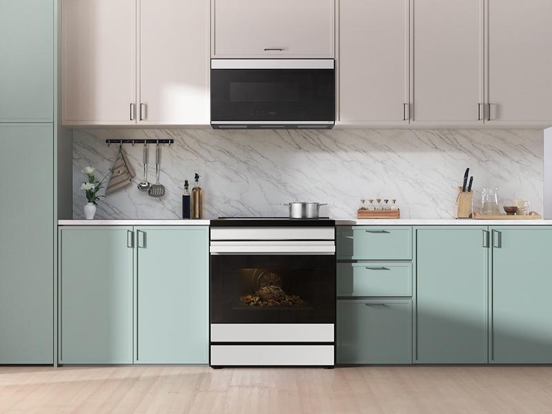 Samsung NSI6DB950012 Bespoke 6.3 Cu. Ft. Smart Slide-In Induction Range With Ambient Edge Lighting™ & Air Sous Vide In White Glass