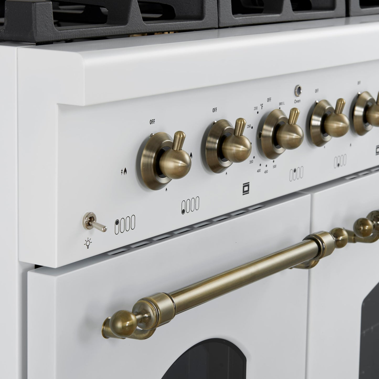 Forno FFSGS611348WHT Forno Antico 48-Inch Dual Fuel Range, White With Antique Brass Finish, 8 Burners, 94,000 Btu, 5.5 Cu.Ft. Double Ovens & Griddle