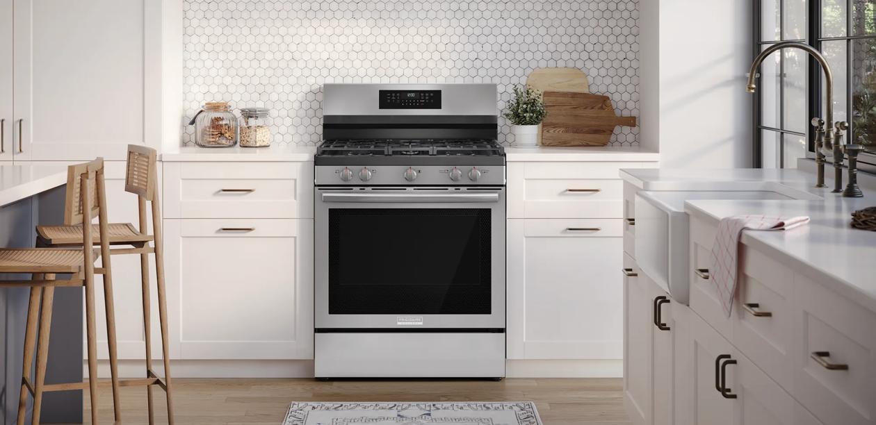 Frigidaire GCRG3059BF 30" Rear Control Gas Range With Air Fry