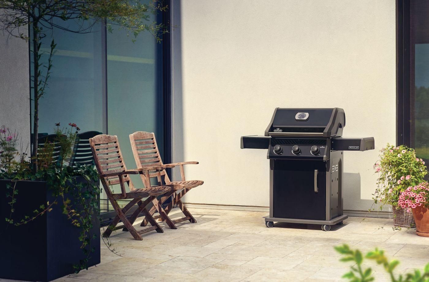 Napoleon Bbq R425NK2SS Rogue 425 With Stainless Steel Grids , Natural Gas, Black