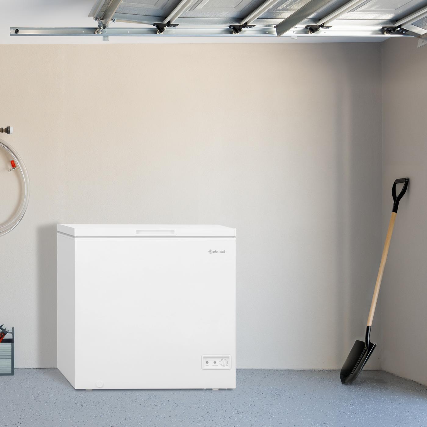 Element Appliance ECF70MD2EW Element 7.0 Cu. Ft. Chest Freezer - White (Ecf70Md2Ew)