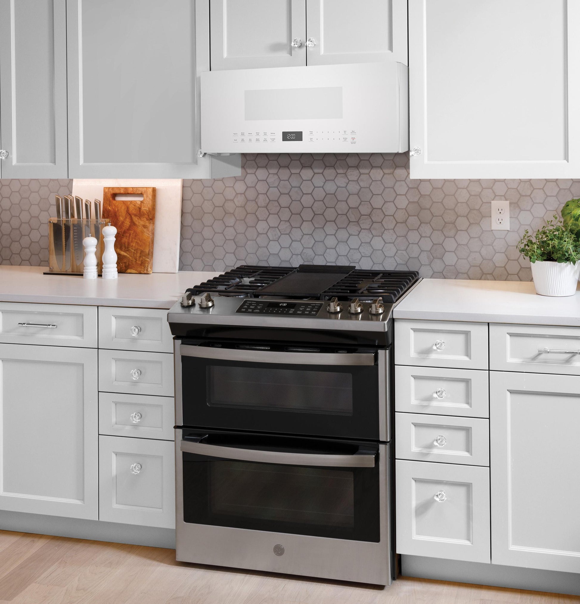 Ge Appliances UVM9125DYWW 1.2 Cu. Ft. Over-The-Range Low Profile Sensor Microwave Oven