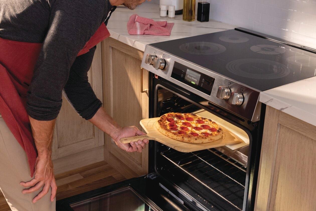 Frigidaire GCFI3070BF 30" Front Control Induction Range With Stone-Baked Pizza