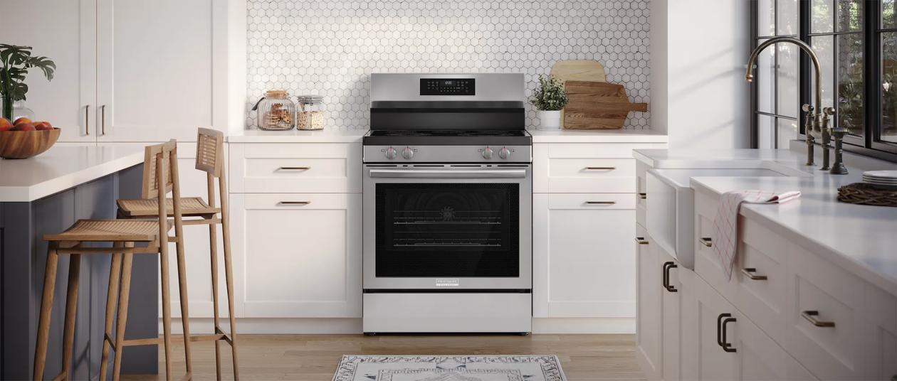 Frigidaire GCRE3059BF 30" Rear Control Electric Range With Air Fry