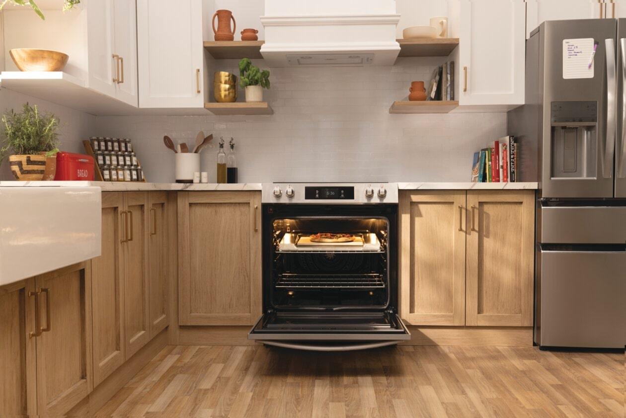 Frigidaire GCFE3070BF 30" Electric Range With Stone-Baked Pizza