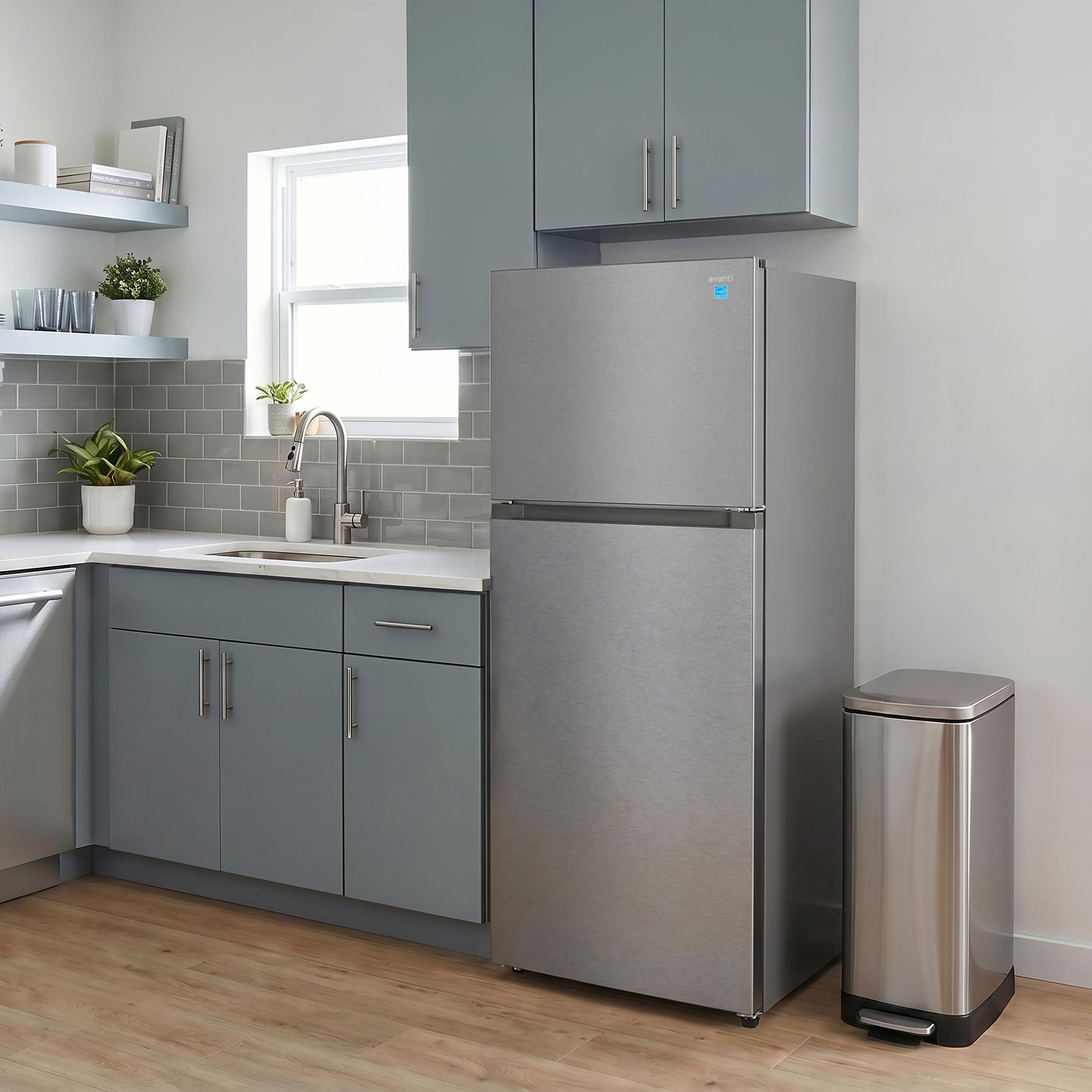 Avanti AVFF146DLJ0SS Avanti Frost-Free Apartment Size Garage-Ready Refrigerator, 14.6 Cu. Ft. Capacity, In Stainless Steel (Avff146Dlj0Ss)