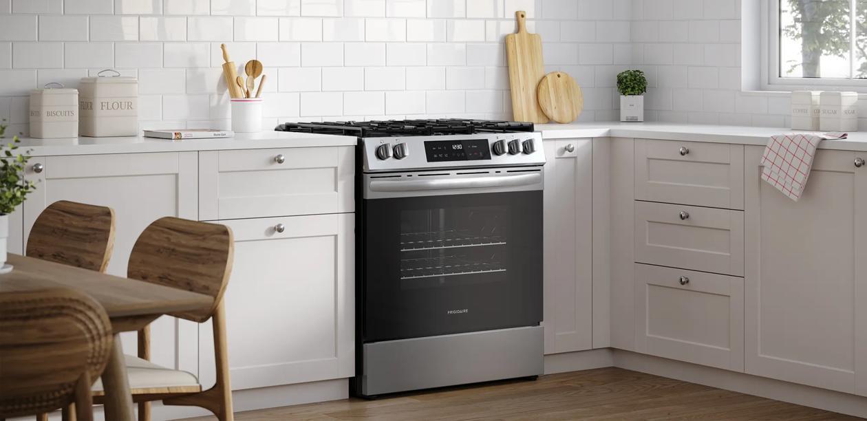 Frigidaire FCFG3082BS 30" Front Control Gas Range With Air Fry