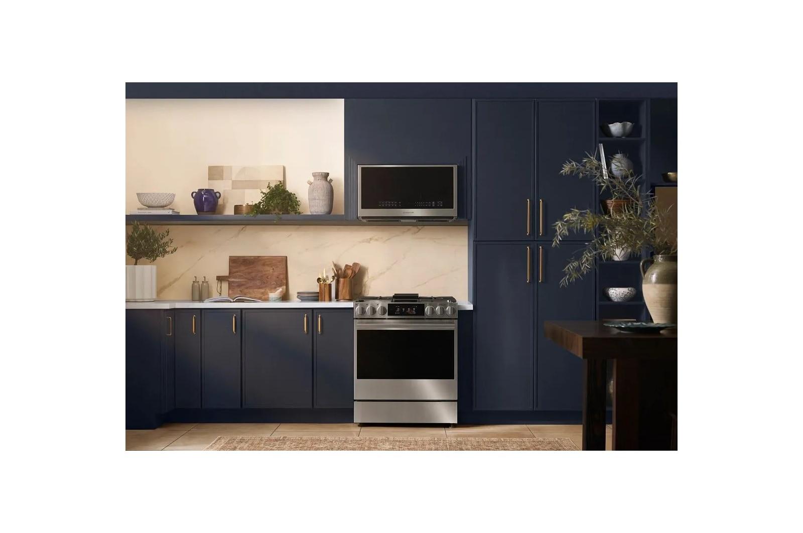 Lg LSGU6339X Lg Signature 6.3 Cu. Ft. Smart Gas Slide-In Range With Dynamic Probake Convection®, Air Fry, Air Sous Vide, Pizza Mode And Ai Gourmet Camera