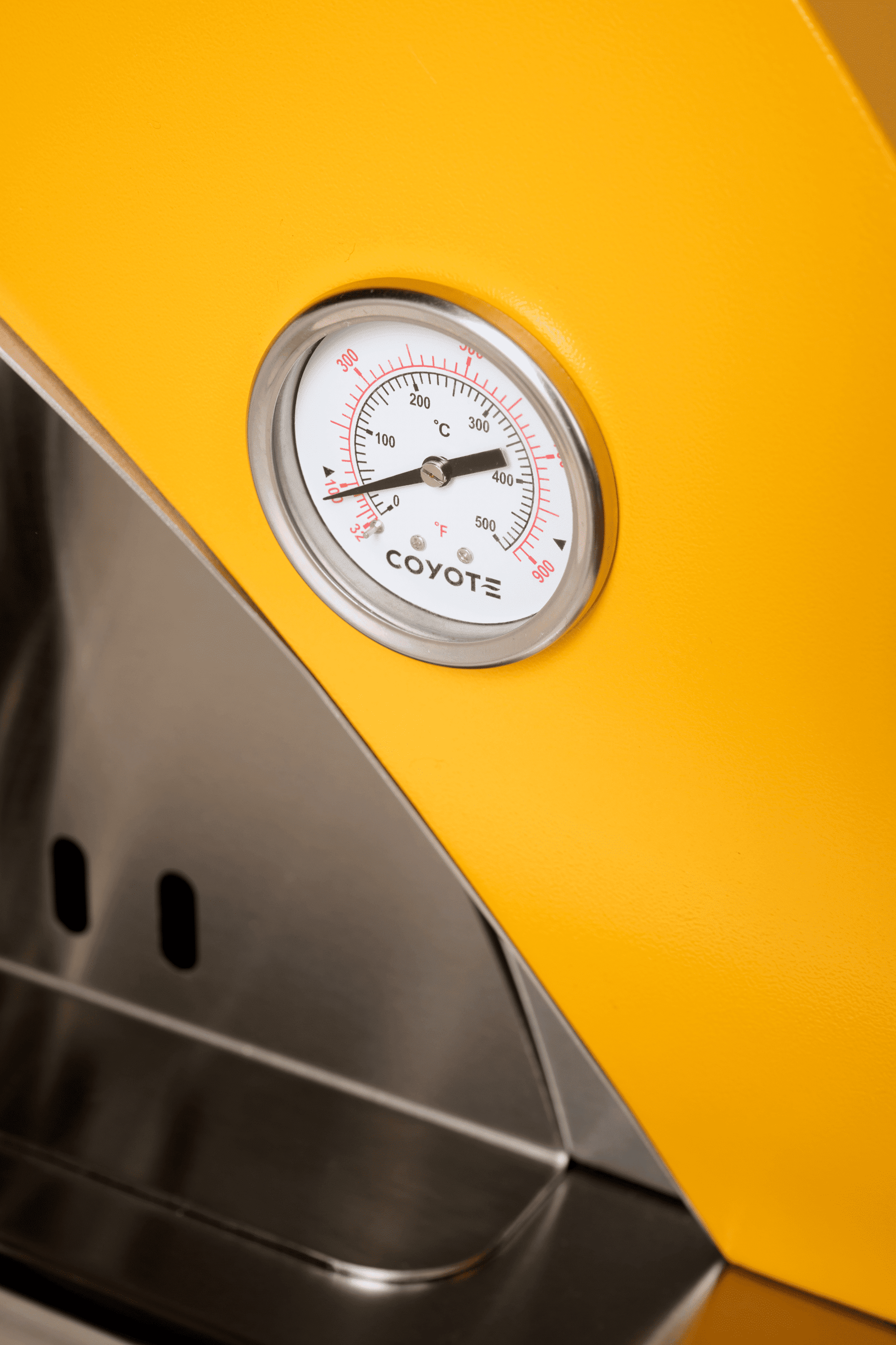 Coyote C1PZ30WY Wood-Fired Pizza Oven