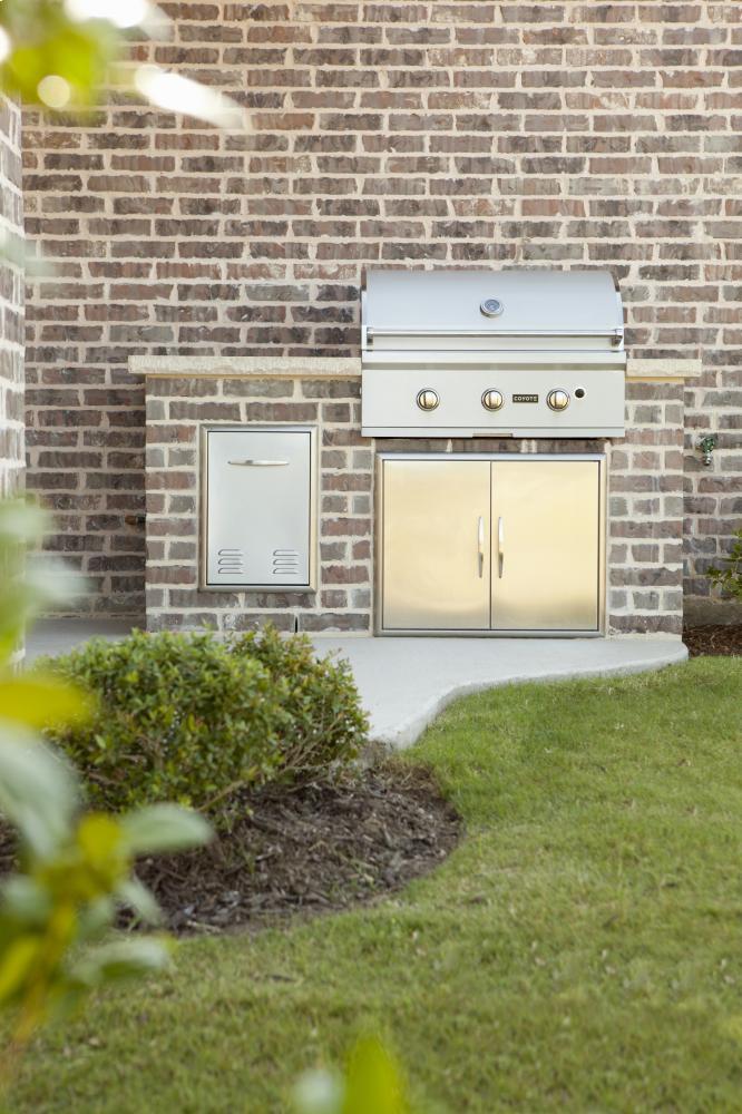 Coyote C1C34LP 34" C-Series Grill