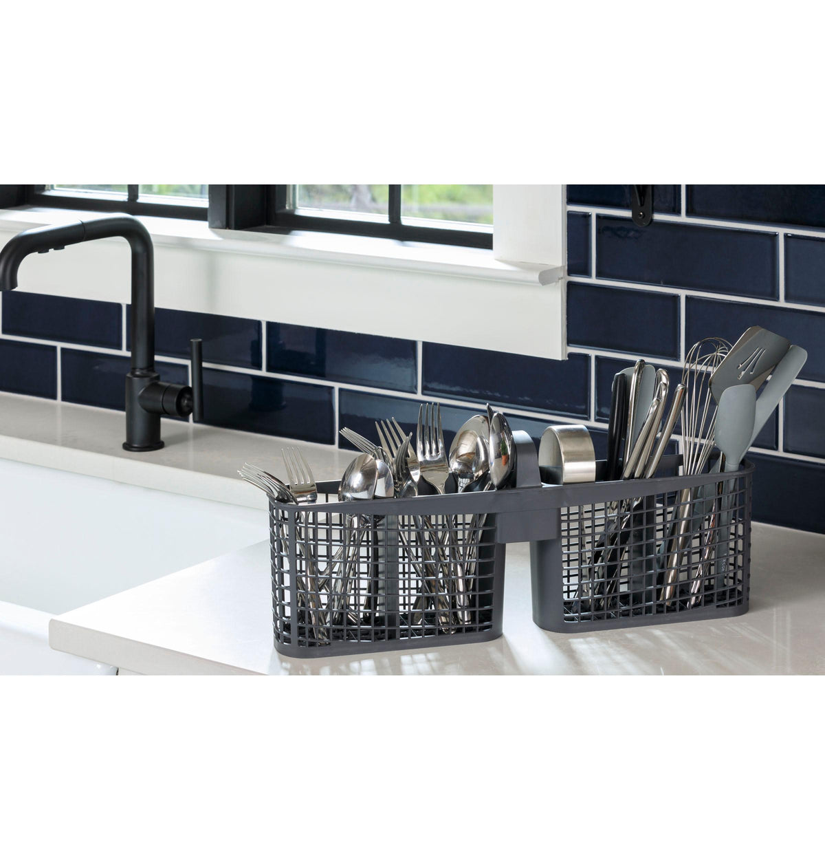 Hotpoint HDF310PGZBB Hotpoint® Dishwasher With Front Controls