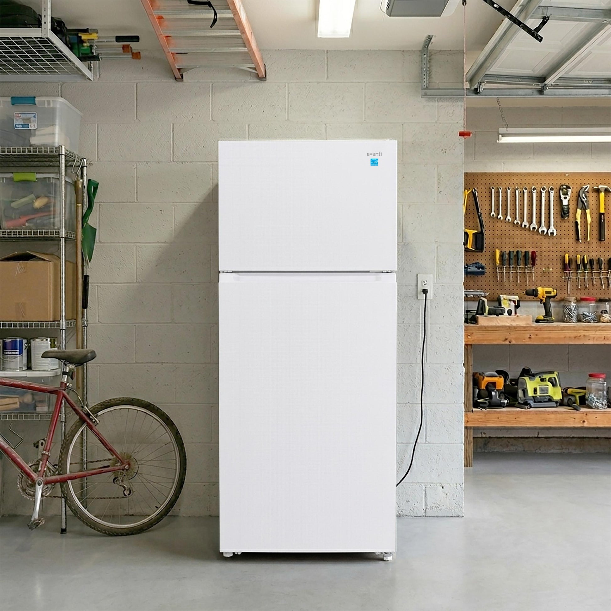 Avanti AVFF146DLJ0W Avanti Frost-Free Apartment Size Garage-Ready Refrigerator, 14.6 Cu. Ft. Capacity, In White (Avff146Dlj0W)