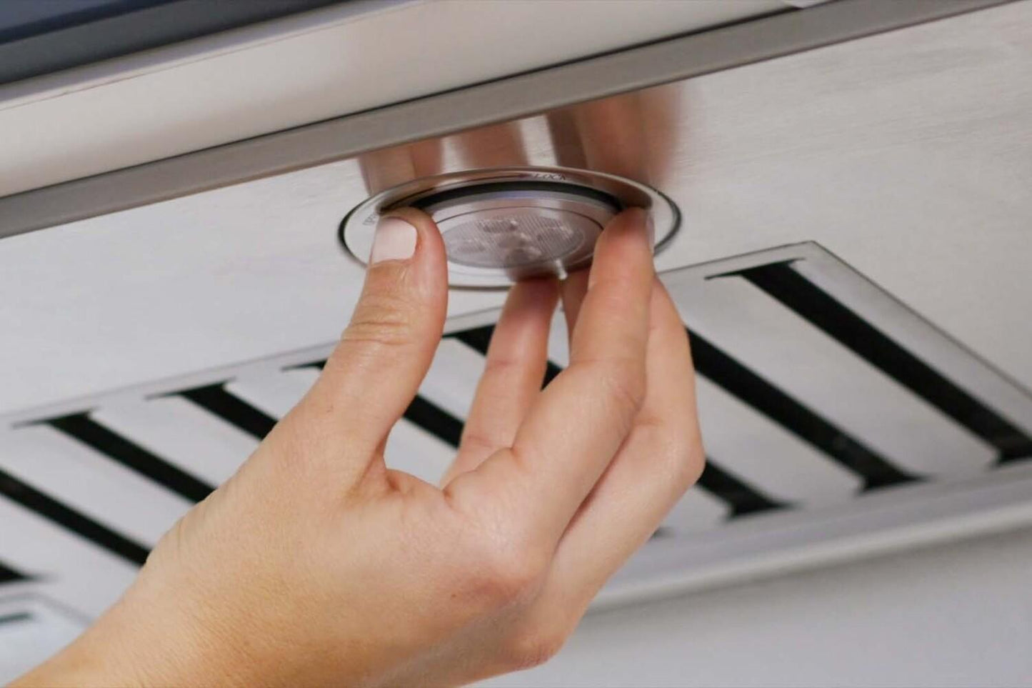 Hauslane INR100SS30 Hauslane Chef 30-In Convertible Stainless Steel Undercabinet Range Hood Insert