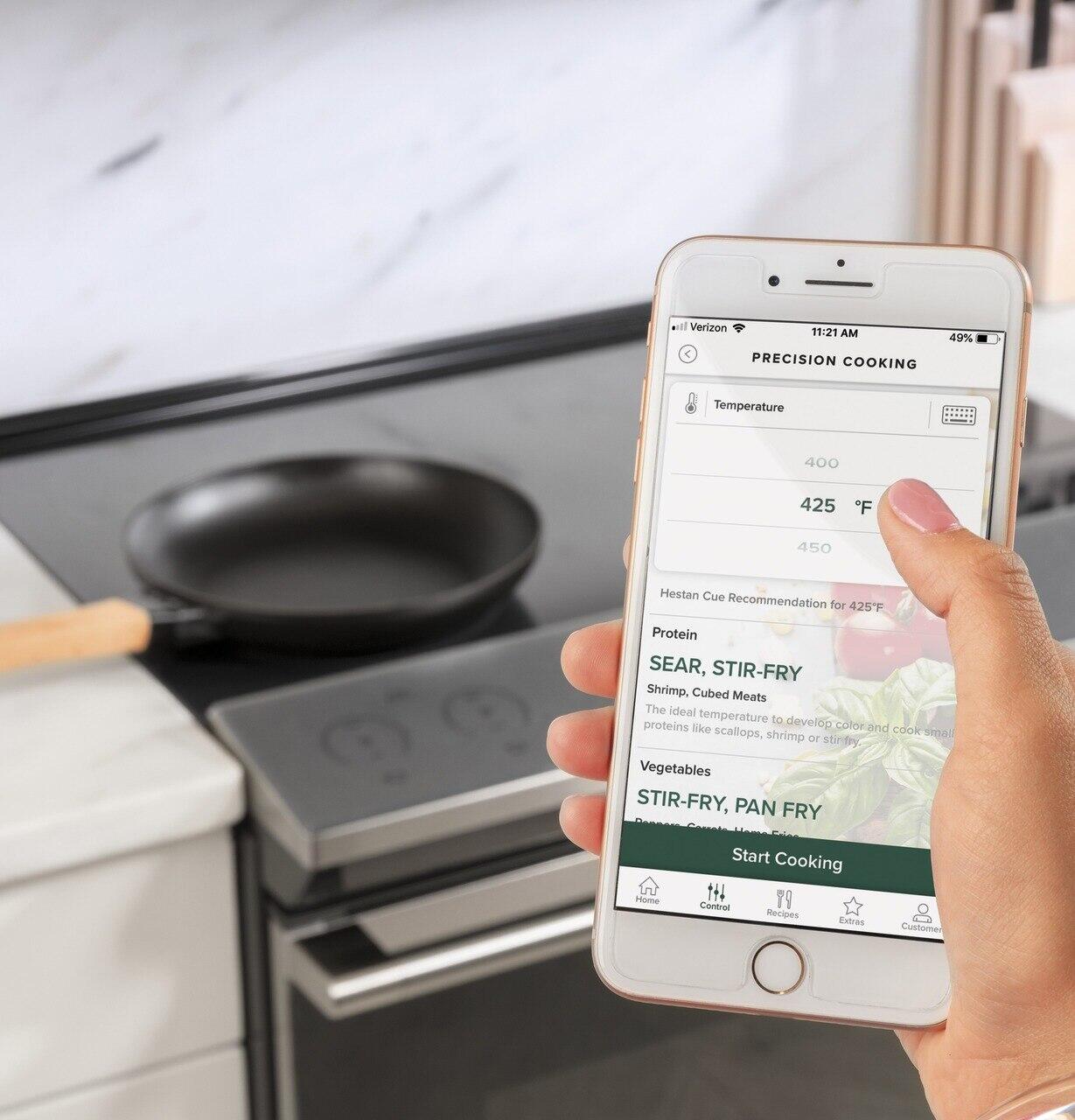 Cafe CHS90XM2NS5 Café 30" Smart Slide-In, Front-Control, Induction And Convection Range With In-Oven Camera In Platinum Glass