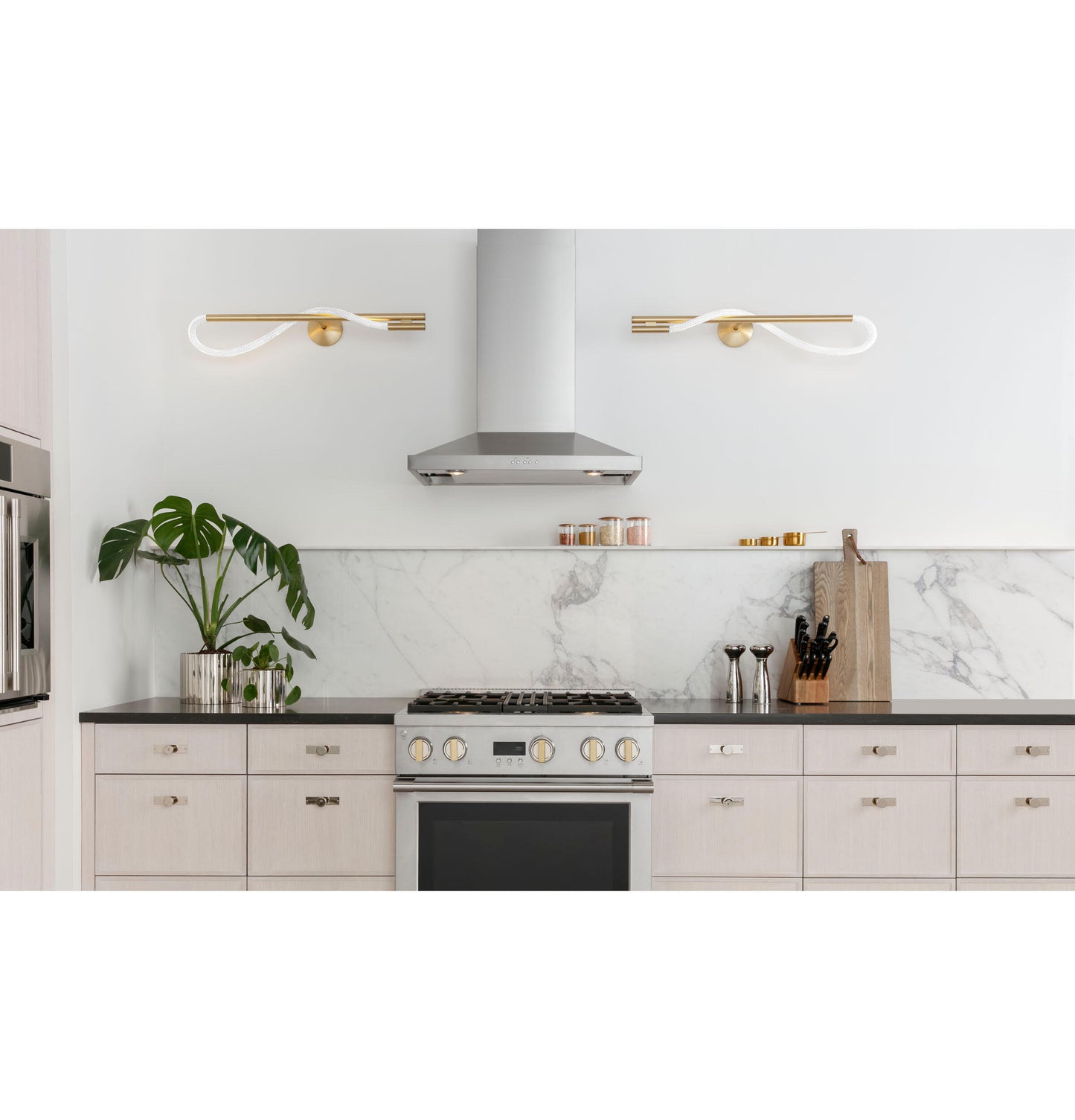 Monogram ZDP304NTSS Monogram 30" Dual-Fuel Professional Range With 4 Burners (Natural Gas)