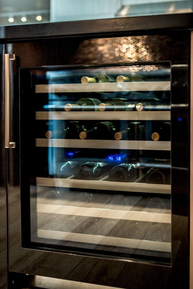 Thermador T24UR900RP 24-Inch Under-Counter Glass Door Refrigerator