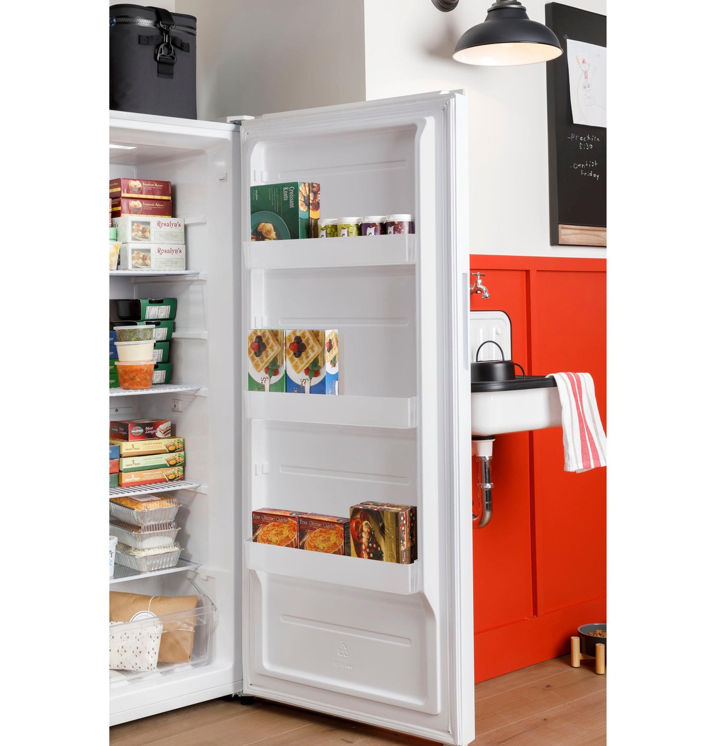 Hotpoint HUF13STRWW Hotpoint® 13 Cu. Ft. Frost-Free Upright Freezer