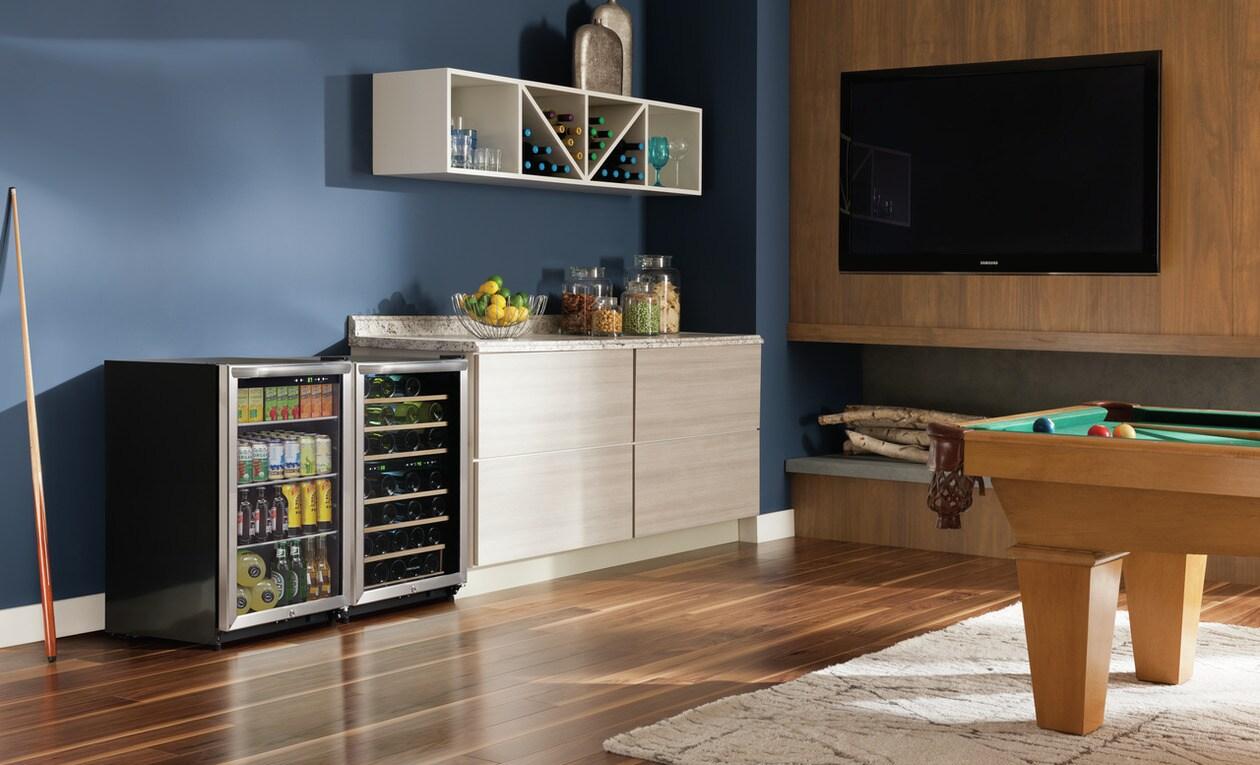 Frigidaire FRYB4623AS Frigidaire 138 12 Oz. Can Capacity Beverage Center