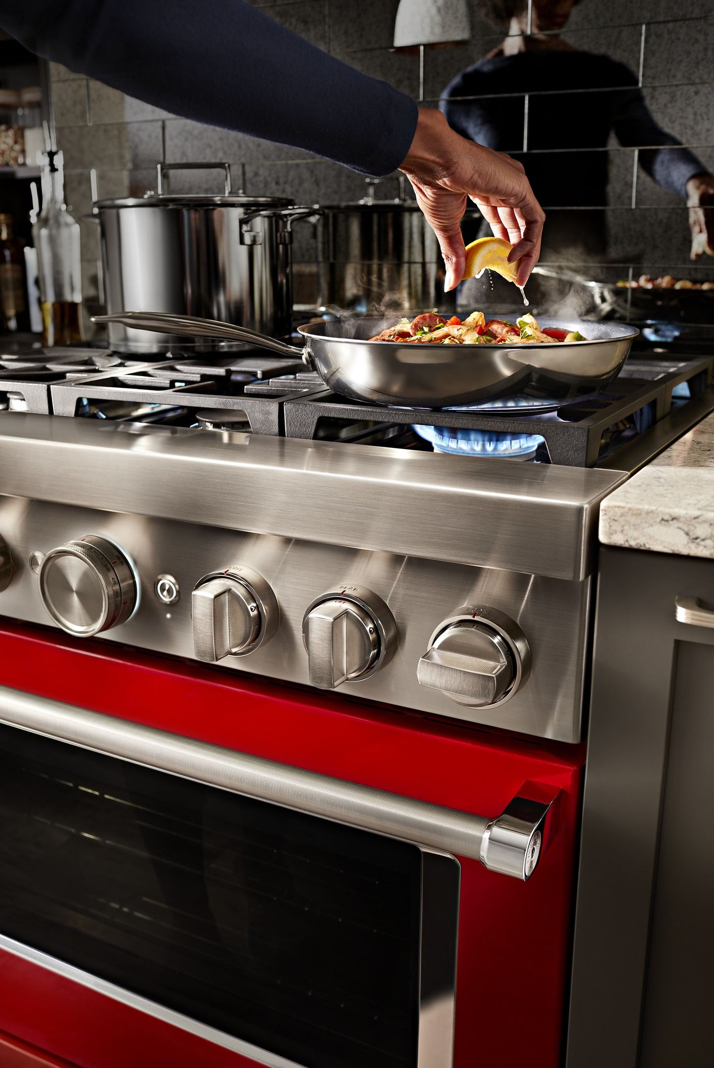 Kitchenaid KFDC506JPA Kitchenaid® 36'' Smart Commercial-Style Dual Fuel Range With 6 Burners - Passion Red